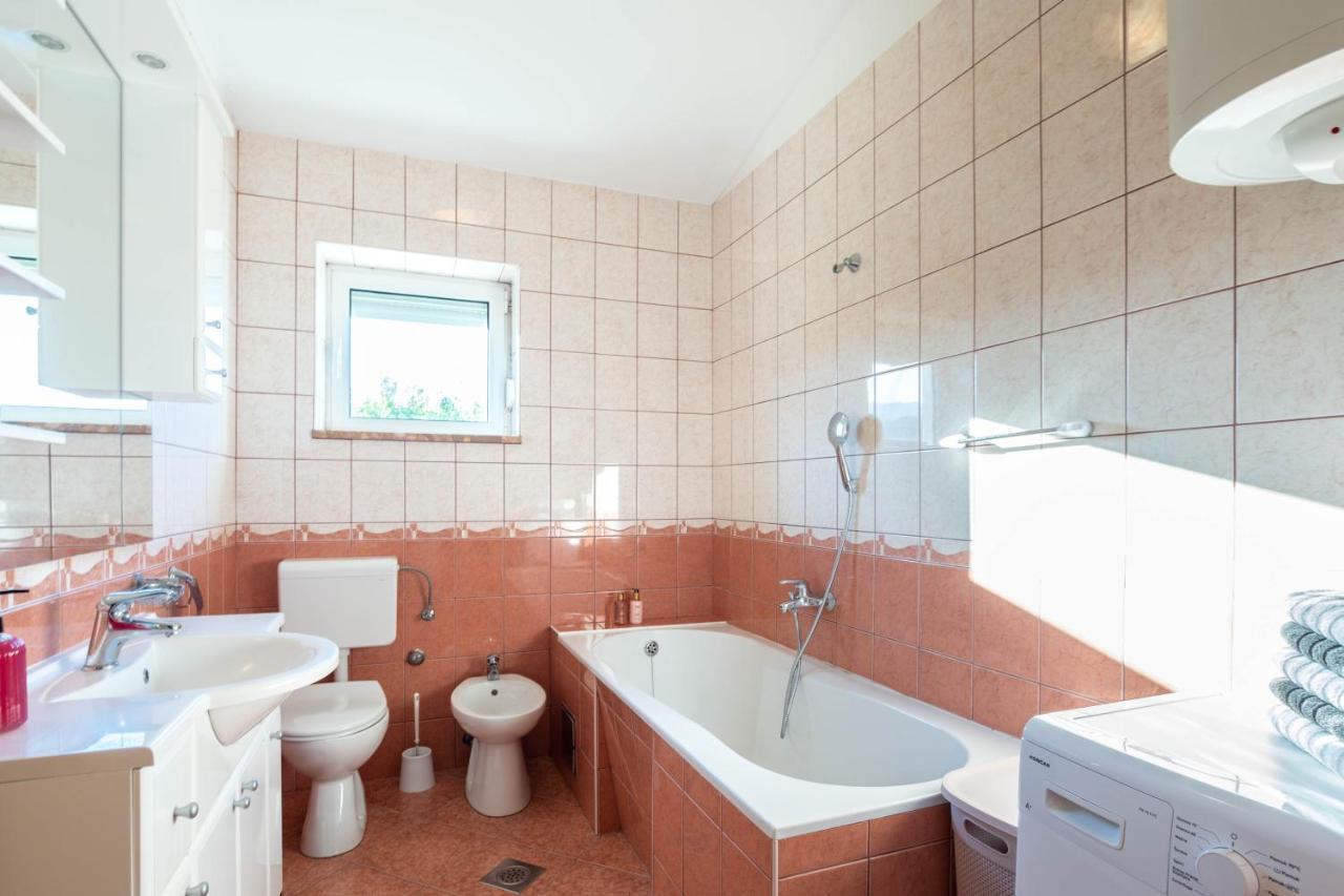 Vacation Matic With 7 Bedrooms Villa Sinj