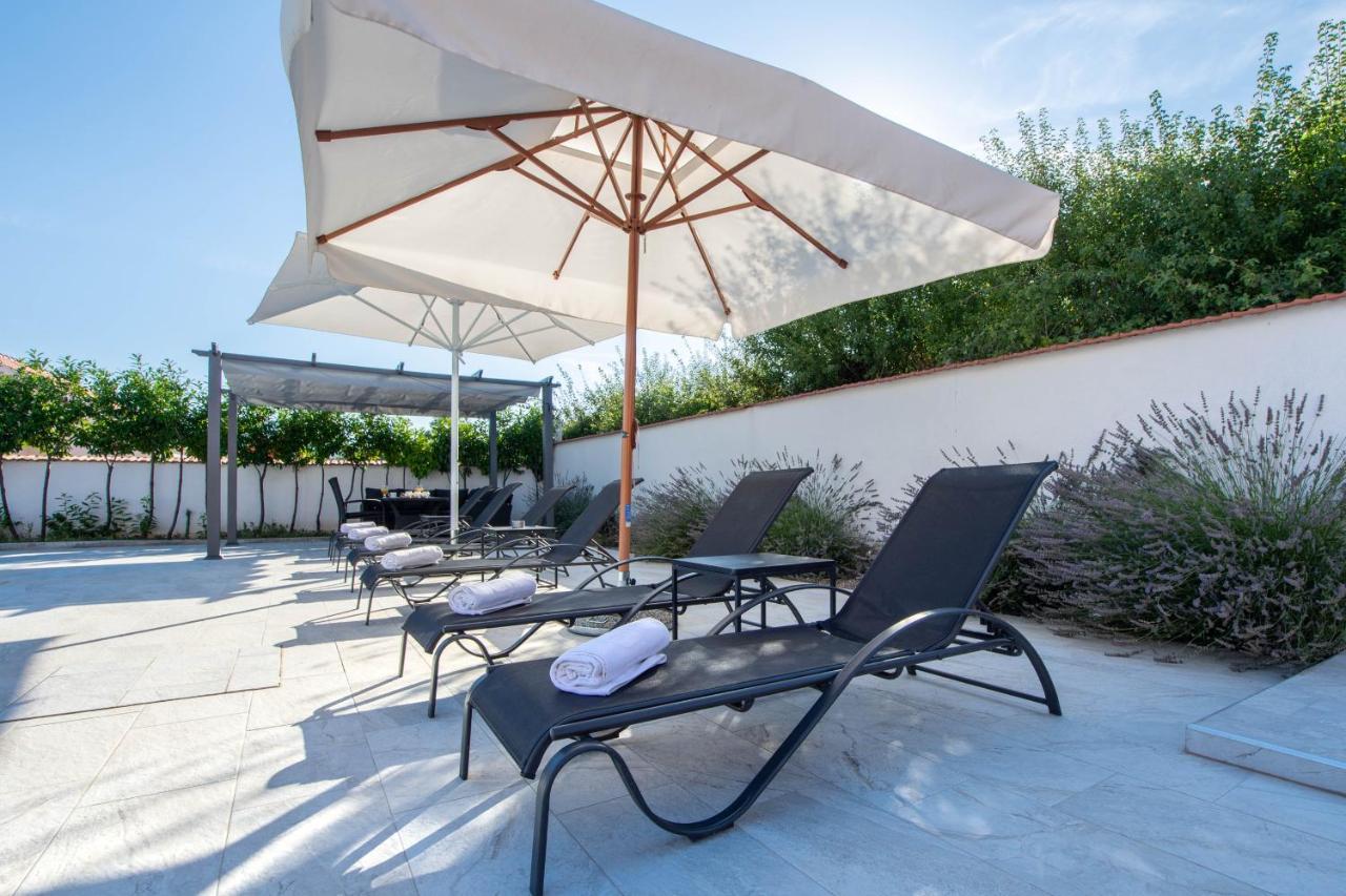 Vacation Matic With 7 Bedrooms Sinj