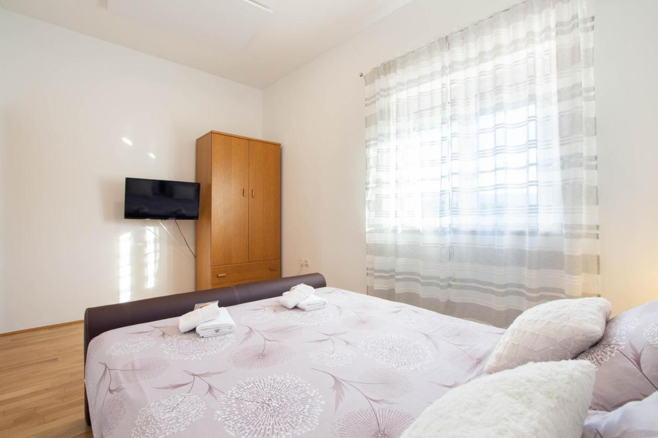 Vacation Matic With 7 Bedrooms Villa Sinj