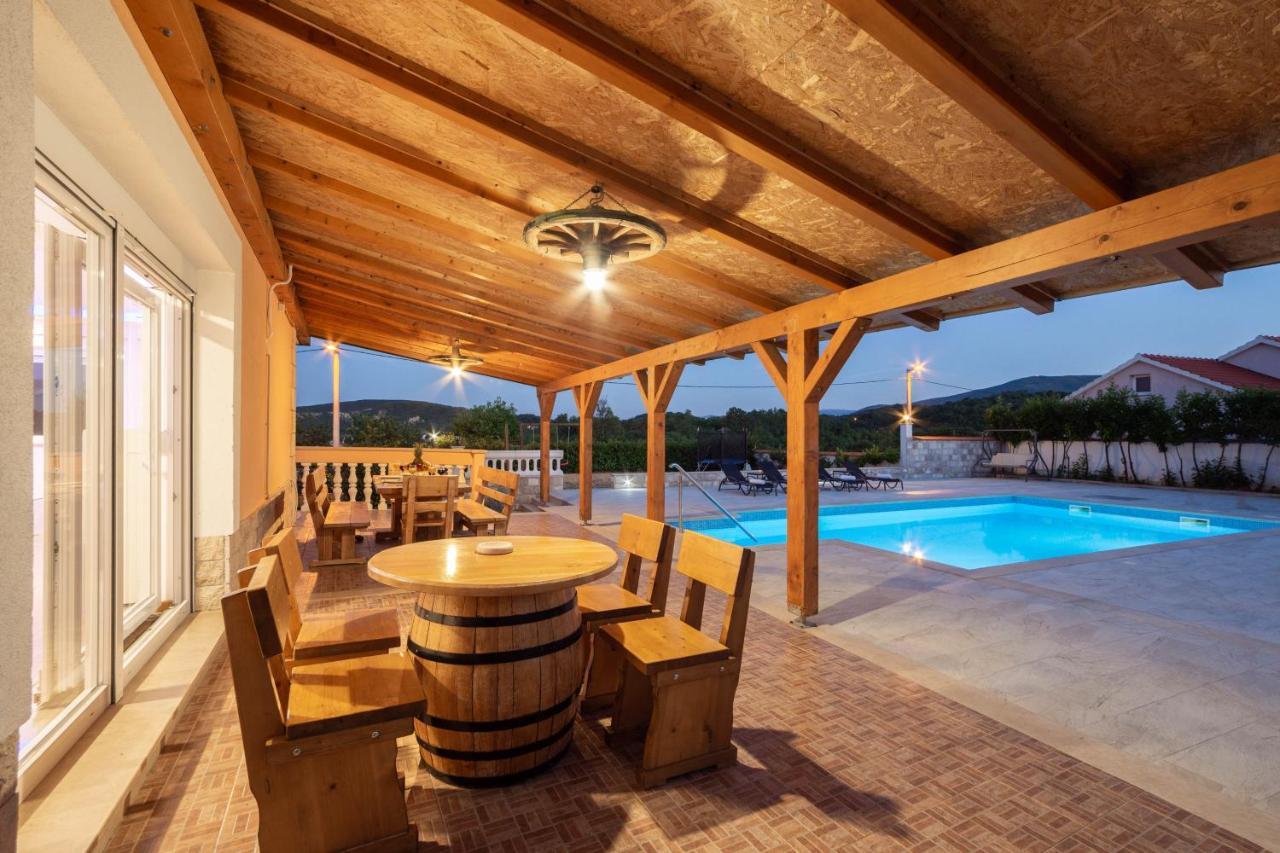 Villa Vacation Matic With 7 Bedrooms Sinj