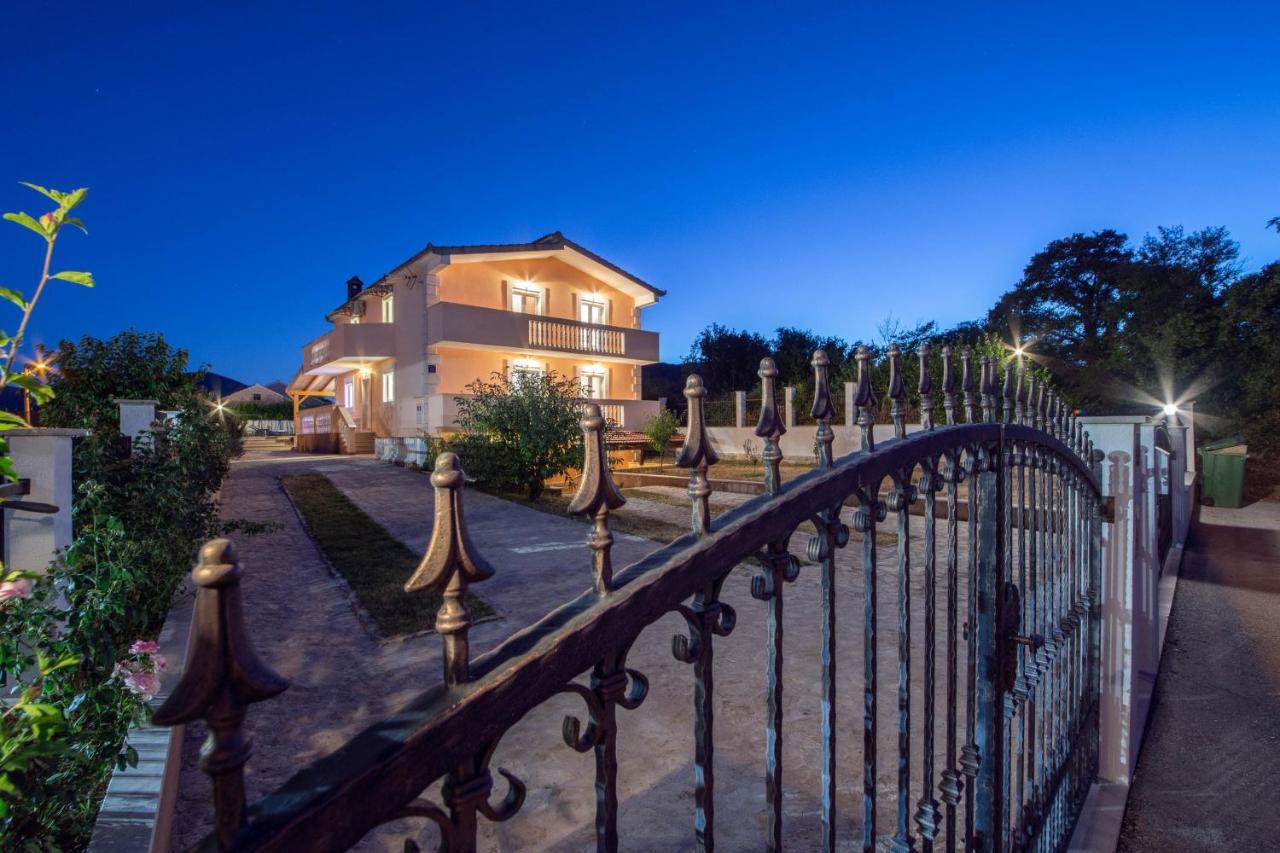 Vacation Matic With 7 Bedrooms Villa Sinj